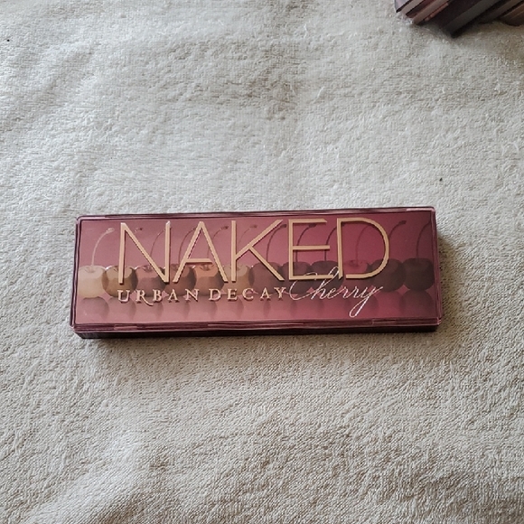 Urban Decay Naked Cherry Palette - Picture 1 of 7